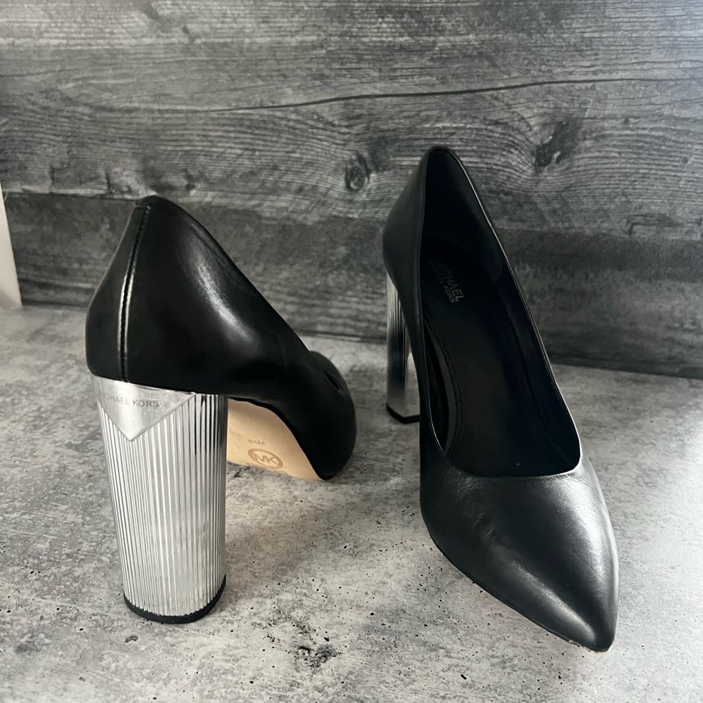 Michael Kohrs Paloma. Size 8.5 fits like size 9.